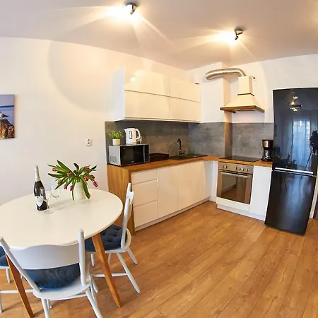Apartamentyprzymorzu Baltycki Z Miejscem Postojowym I Ogrodkiem Kolobrzeg Exterior photo